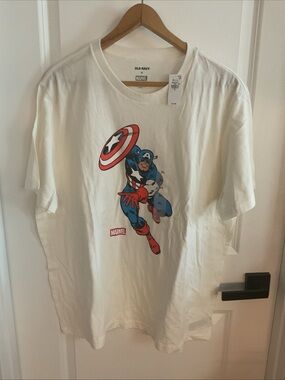 Old Navy White Captain America Graphic Tee with Red & Blue Accents - Size XL
